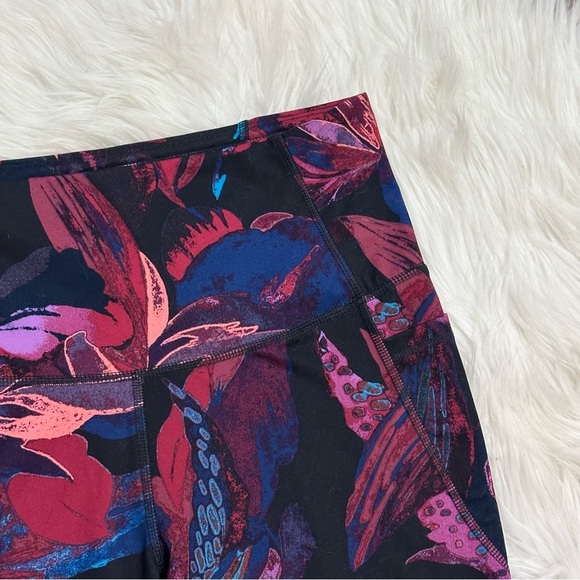All in Motion Colorful Patterned Biker Shorts with Pockets - Picture 2 of 5